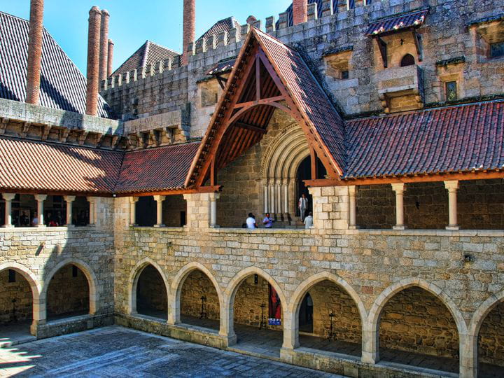Palacio de los Duques de Bragança | 1·2 Tours