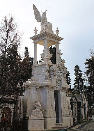 Cementerio de los Placeres, el arte entre las tumbas