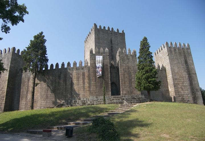 El Castillo de Guimaraes y por qué es una de las siete maravillas de Portugal