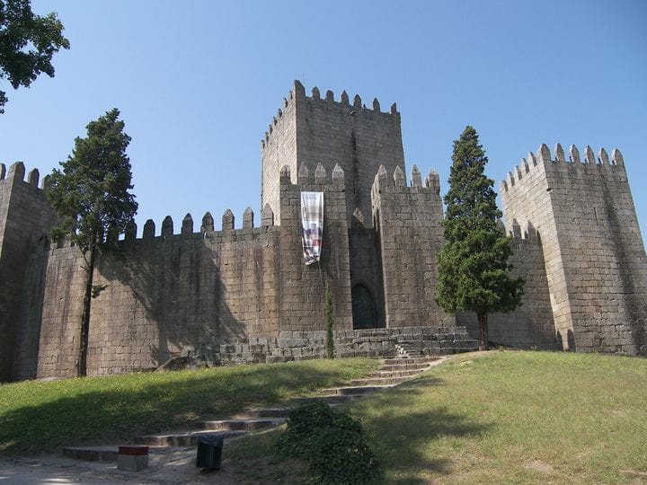 El Castillo de Guimaraes y por qué es una de las siete maravillas de Portugal
