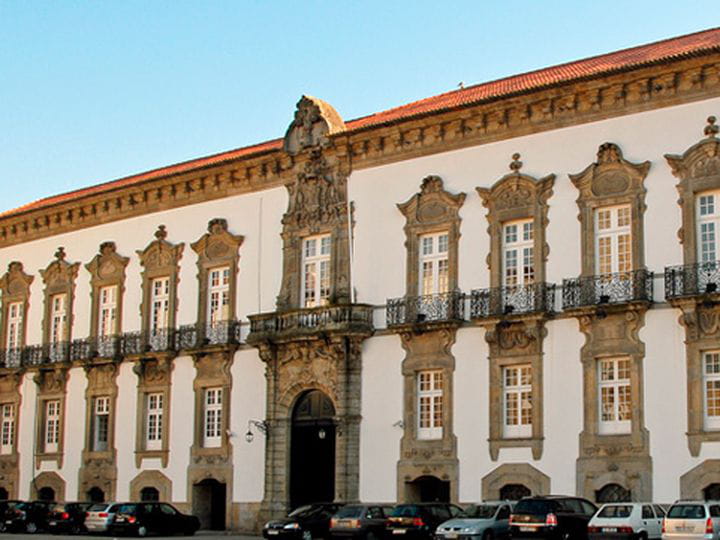 Historic Centre: Episcopal Palace in Porto | Blog