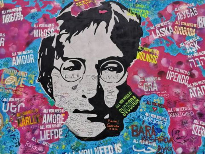 El Muro de Lennon en Praga | 1·2 Tours